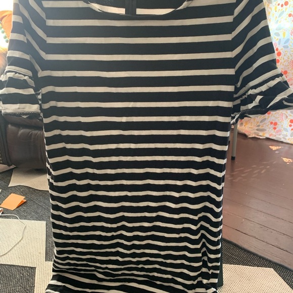 Black and White Striped Dress with Ruffle sleeves - Picture 4 of 4